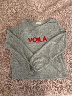 Grey crewneck sweater